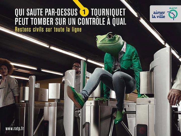 パリのマナー広告：カエルが改札を飛び越えている画像